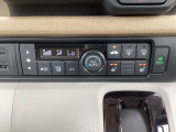 運転席、助手席にシートヒーターが付いてます。