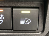 対向車がいないとき、見通しの悪い道路は暗くて怖いですよね。。。こちらのクルマはオートマチックハイビーム搭載です!対向車の有無で自動でハイ・ロウビームに切り替えます。