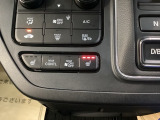 【シートヒーター】雨の日や冷えた車内でも、シートの座面をやさしく温め快適な運転をサポート。