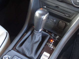シフトはブーツを被ったストレートタイプで、MTモード付きです!さらに、ガソリン車専用SPORTモードで、力強い走りも可能です♪