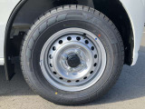 純正ホイールを装着しております。車両に関してのご質問は、スタッフまでお気軽にお問合せ下さい!TEL:0439-88-6662