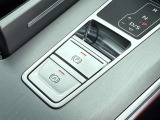 ◆直感的な操作性を追求した運転席まわり◆シンプルに配置された各種ボタンがストレスを軽減◆音声操作対応ナビで、視線を逸らさず目的地検索が可能◆