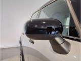 ドアミラーにはLEDウインカーが埋め込まれており、対向車からの視認性を高めております。