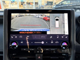 多彩な機能を搭載したモニター。車両情報や設定変更など、必要な情報をスムーズに確認できます。