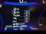 隣車線を走る車両をレーダーで検知し、ドアミラーでは確認しにくい後側方エリアに存在する車両に加え、急接近してくる車両も検知します。車両を検知するとドアミラーに搭載されたLEDインジケーターが点灯します。