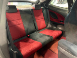 2列目シートは乗車はもちろん、折りたたんで格納し、荷物を積載することも可能です!