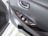 運転席パワーウインドスイッチです。