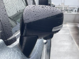 狭い駐車場でも安心。スイッチ操作だけでドアミラーの格納展開が可能。電動格納式リモコンドアミラー!