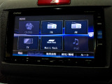 フルセグTVを搭載。CD/DVD再生、Bluetoothオーディオに対応しています。