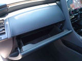 車検証などの保管に便利な小物入れがついています