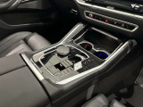I-driveコントローラーでモニター部分を操作します。直感的に使用することが可能です。