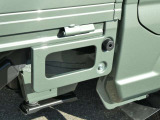 車体左右に足掛けが用意されています!荷台の登り降りが楽にできます。