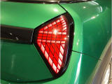 ブレーキランプ、バックランプも明るいため、暗い夜道でも自車の存在をアピールできます。
