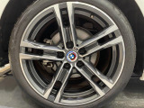 BMWならではの卓越した走りを支えるホイールと足回りです!日本車の走りに慣れている方にもぜひ体感して頂きたいほど、高いレベルでまとまっています!