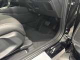 足元がすっきりしているので運転しやすそうですね☆