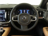 前方車を自動追従するアダプティブクルーズのほか、ステアリング操舵も行う進化型クルーズ『パイロットアシスト』を搭載。車体を車線内へと適正に維持しつつ先行車を忠実に追従します。