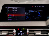 【ⅰドライブナビゲーション】文字情報も鮮明に表示する高解像度カラーディスプレイを採用。視認性に優れた地図デザインと特徴的な建造物を目印にした描写表示で現在位置を把握できます。地図データの更新も可能です