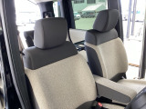 シートはフィット性も良く、楽な運転姿勢を保てます。シートヒーター付き!直接体を温てくれるので寒い日の運転も快適です。