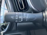 雨天時や視界不良時の運転をサポートするワイパーレバー。簡単に操作でき、快適なドライビングを維持できます。