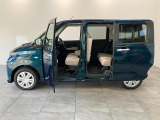 お客様にぴったりなおクルマをお選びいただけますように様々な展示車をご用意致しております!ダイハツの軽自動車だけではなく、他メーカー車やコンパクトカー・ミニバンなども数多く取り揃えております!