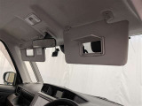 運転席・助手席にはバニティミラー付き♪身だしなみチェックできますよ(^^♪