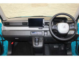 操作性に優れた運転席となります!小物入れや各ボタンの配置にこだわり、使いやすいです!座り心地もよく視認性も良好なのでロングドライブもお任せ下さい!