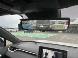 「荷物や乗員で視界が遮られても安心。デジタルインナーミラーで後方確認がスムーズ。」