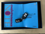 メンテナンスノート【点検整備記録簿・保証書】揃ってます。スマートキーはバッグなどにしまったままボタン操作でエンジン始動・停止やハイブリッドシステムの起動や停止ができて大変便利です