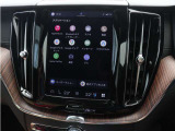 Google搭載のボルボなら、車内にいながら多彩なデジタルライフをお楽しみいただけます。Google Playから必要なアプリをダウンロードして、有意義な移動時間を楽しみましょう。