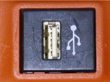 USB端子を装備しております。