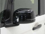 ◆ドアミラーウインカー◆ドアミラーにウインカーを装備しています。対向車に自身の進行方向を合図し安全に運転できます。