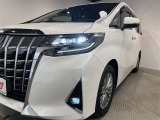 LEDヘッドライトです。デザイン性がよくとても明るいので、夜間の走行や悪天候でも安心です。しかも長寿命!