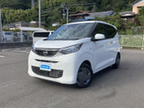 洗練されたフォルムが印象的なフロントデザイン。コンパクトながらも存在感があり、街乗りにも最適です。