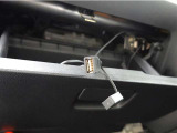 前席USBソケット(TypeA)でスマホの音声を車内でお楽しみ頂けます!