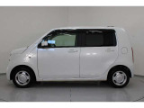 Honda独自のセンタータンクレイアウト、低床設計で床が低くドアも大きく開きますので、女性やお子様、ご年配の方にも一段と乗り降りがしやすくなっています。