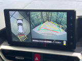 【パノラミックビューモニター】専用のカメラにより、上から見下ろしたような視点で360度クルマの周囲を確認することができます☆死角部分も確認しやすく、狭い場所での切り返しや駐車もスムーズに行えます。