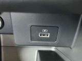 運転席前にもUSB充電ポート装備!