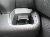 小物入れにもなるドリンクホルダーが両側付いて便利です