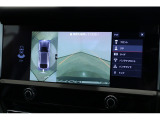 後方視界を考慮し、視認しやすいバックカメラです。