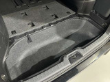 ラゲッジアンダーボックスも装備されております。荷物を載せたり、荷室が広くなりますので大型荷物も載せることができます。