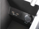 携帯電話など充電に便利なUSBが2個付いてます