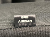 車両側方からの衝撃を緩和するSRSサイドエアバッグ(運転席/助手席)が付いてます