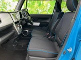 シンプルながらも洗練されたデザインで、ドライバーの気分を高めます。日々の運転がより楽しくなる一台です。