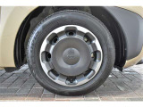 タイヤサイズは185/65R15です。