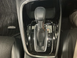 オートマチックシフトレバーは、手になじみ操作しやすい形状で安全運転にもつながります♪