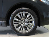 純正のアルミホイール装着車です。タイヤサイズは225/55R19です。