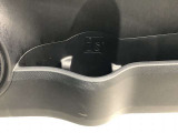 ドアポケットにもペットボトルが入るホルダーも付いています。他の小物を収納したり、活用方法はお客様次第ですね♪