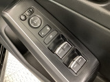 鍵や窓の開け閉めはこちらで!サイドミラーの調節も電動で出来ます。