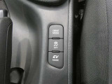 トラクションコントロール装備です。すべりやすい路面での発進時や加速時にタイヤの空転を抑え、駆動力確保に貢献する機能です。詳細は販売店スタッフまでおたずねください。