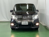 【HID】ディスチャージヘッドライトが装備されています。夜間走行時や雨の日に明るく安全に前方を照らすことが出来ます。対向車からも見えやすいので相手に接近を知らせることも出来ます。